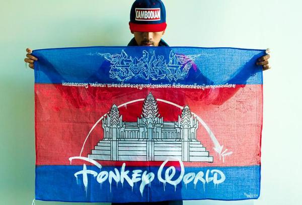"FONKi 514 and his flag with the sentence in Khmer." (He had also transformed Angkor Wat into "Fonkey World".)