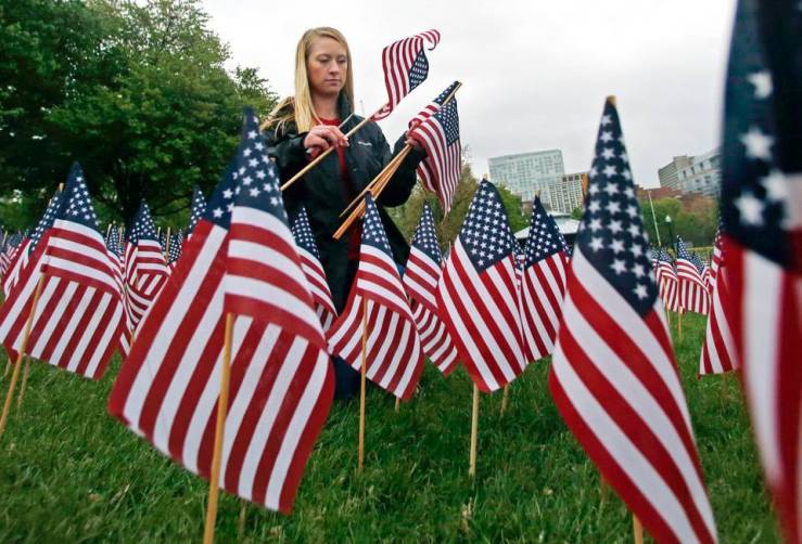 Volunteer Shannon Day of Boston.  Photo  from The Sacramento Bee.