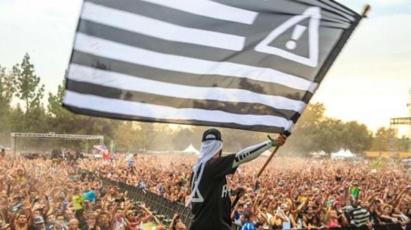 HDYNATION flag. Photo by @rukes.