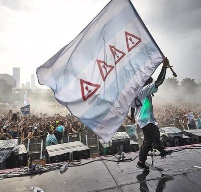 A Flosstradamusified Chicago flag.